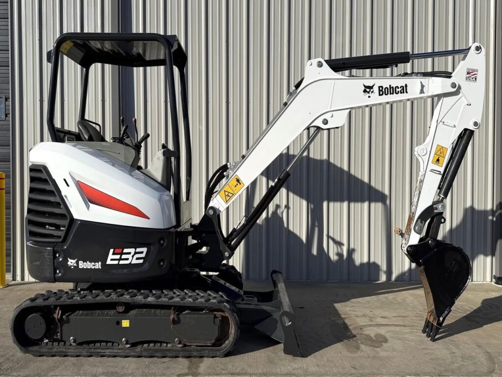 2022 Bobcat E32