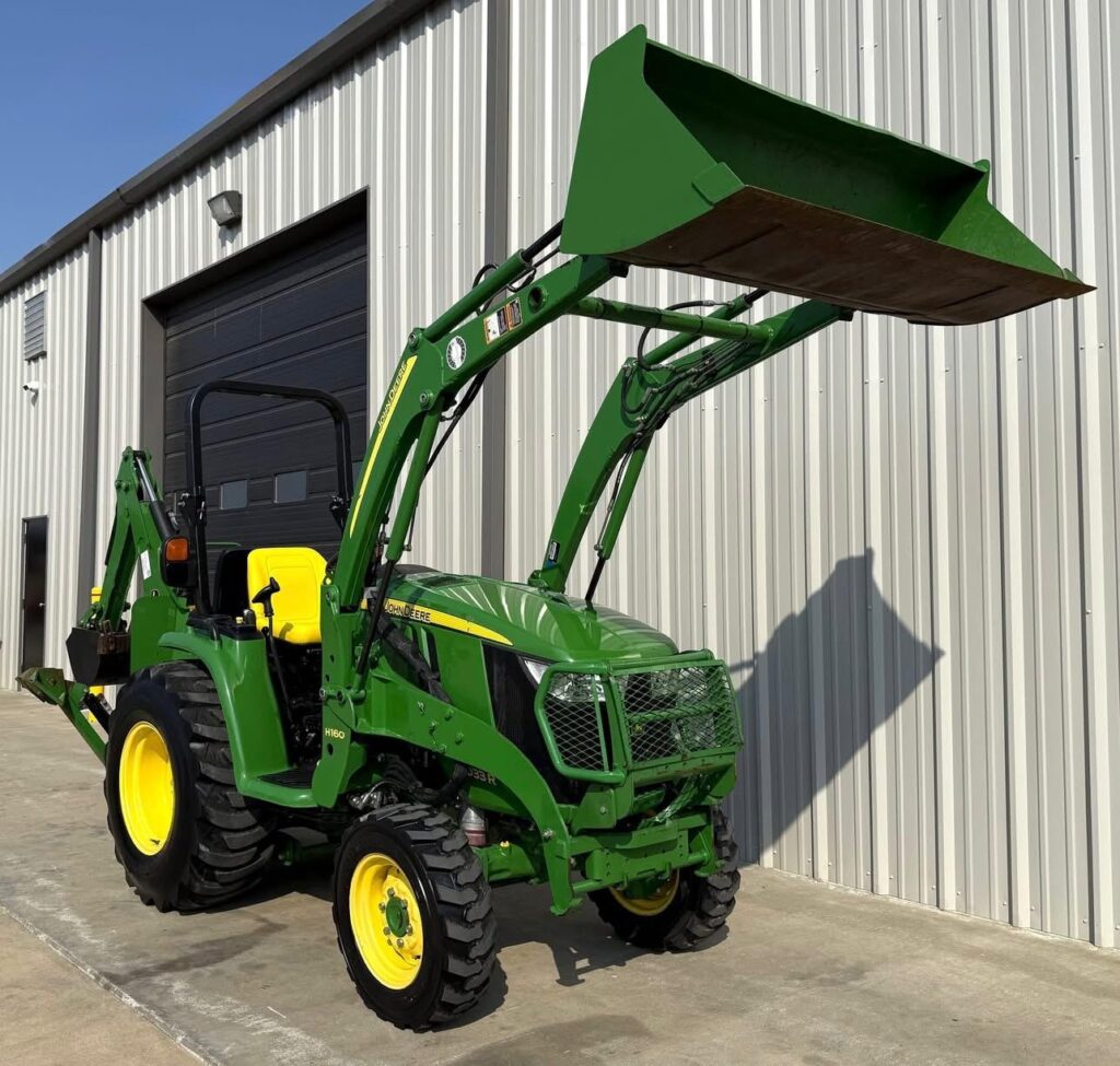 2016 John Deere 3033R